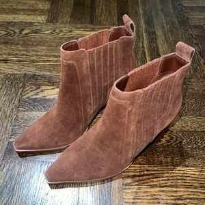 VINCE CAMUTO | Brown Suede Booties